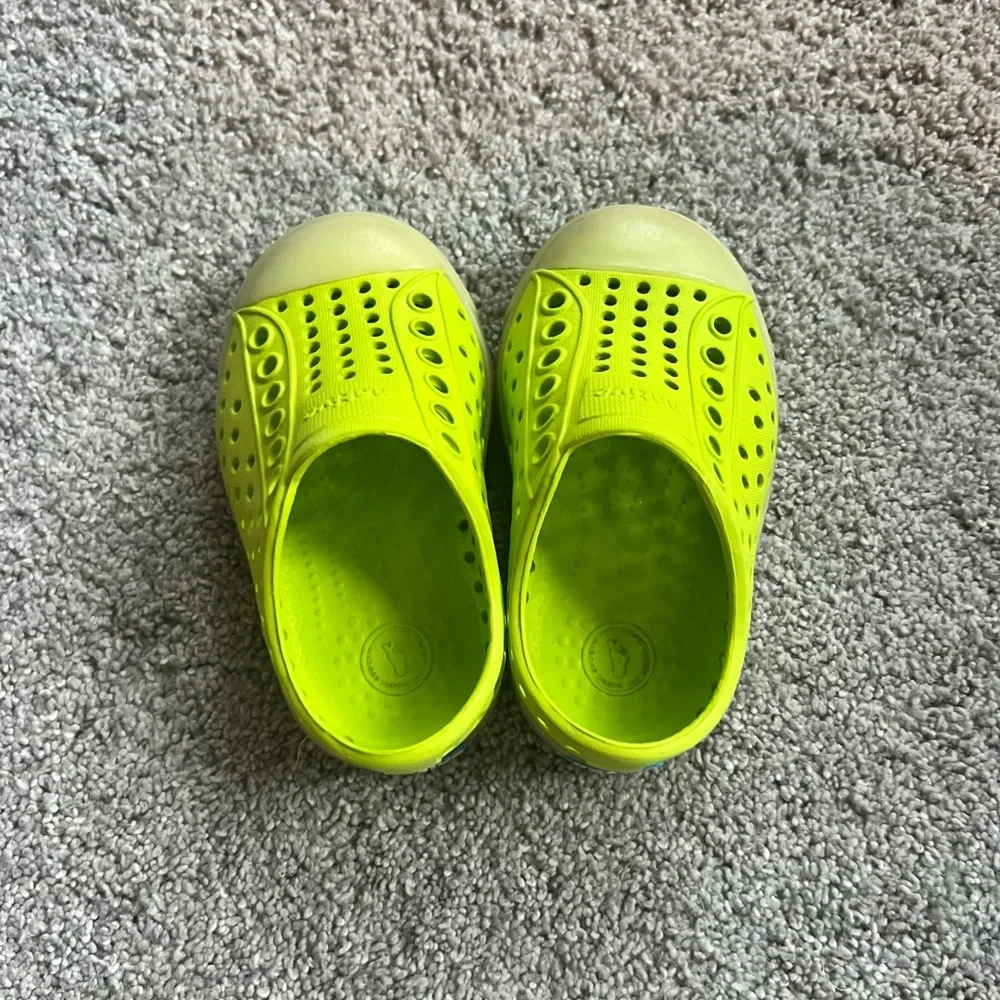 Native Jefferson Slip On Shoes Size C4 Little Kids Toddler Lime Green Sneaker